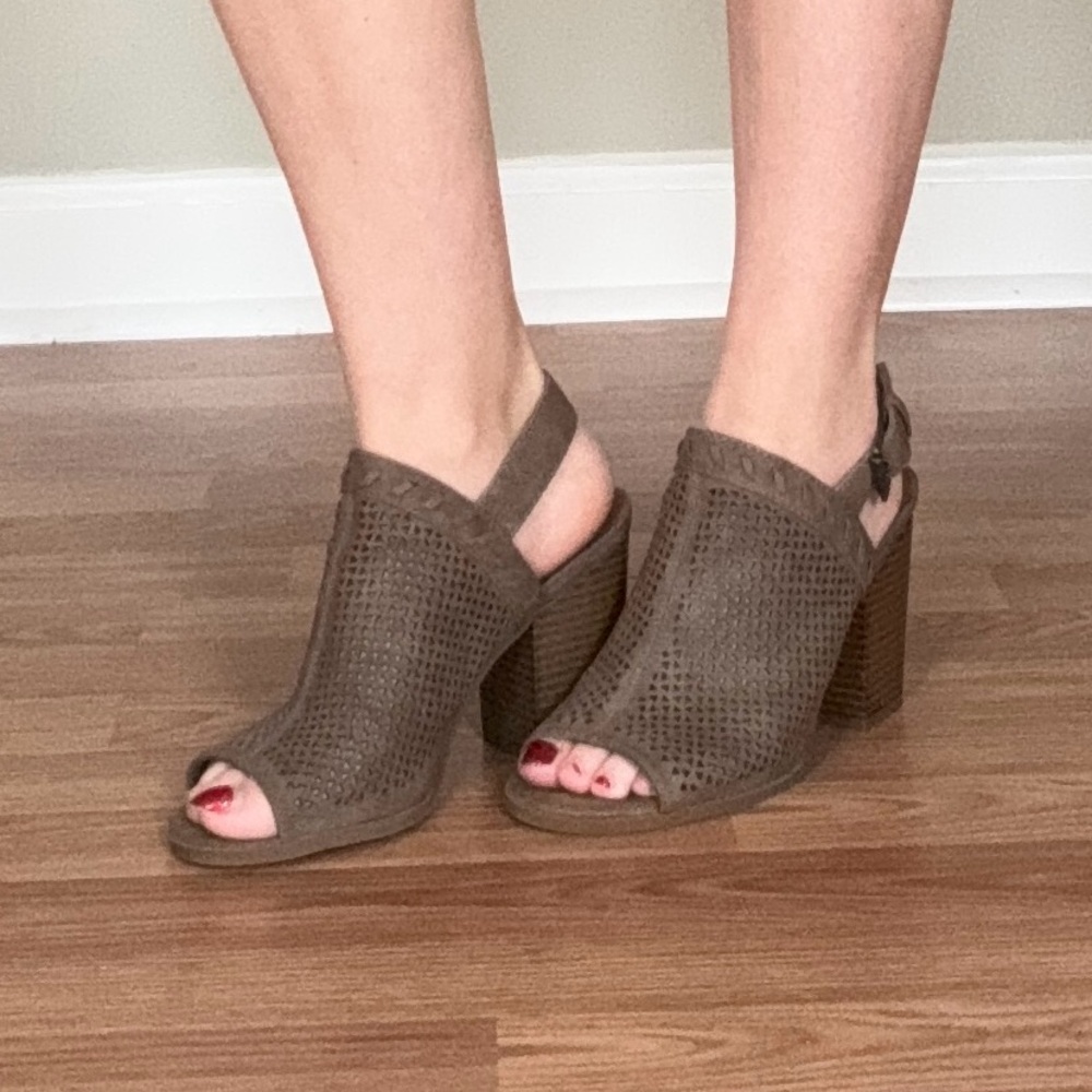 Indigo Rd. Block Heel with Peep Hole Toe Size 6M